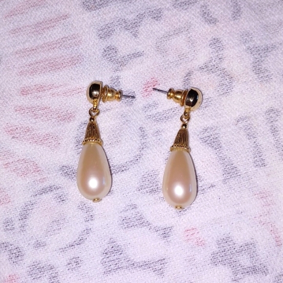 Vintage 80s  Pearl Shaped Gold Pierced Post Dangle Earrings - Picture 1 of 4
